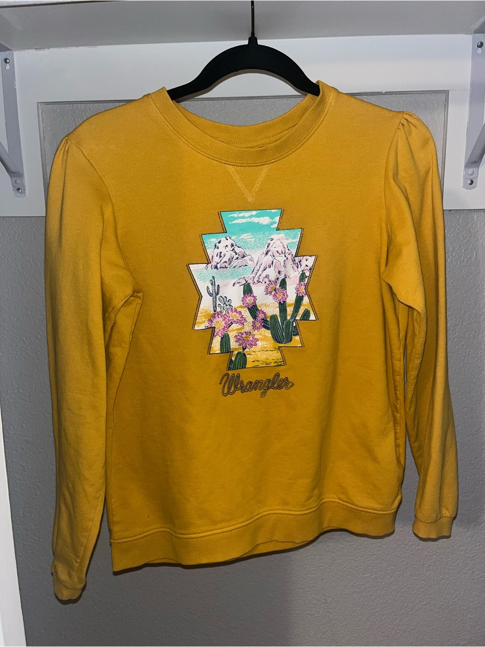 Wrangler girls XXL mustard long sleeve sweatshirt with Aztec desert design EUC